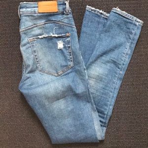 Zara ripped jeans (EMBACE) silhouettes